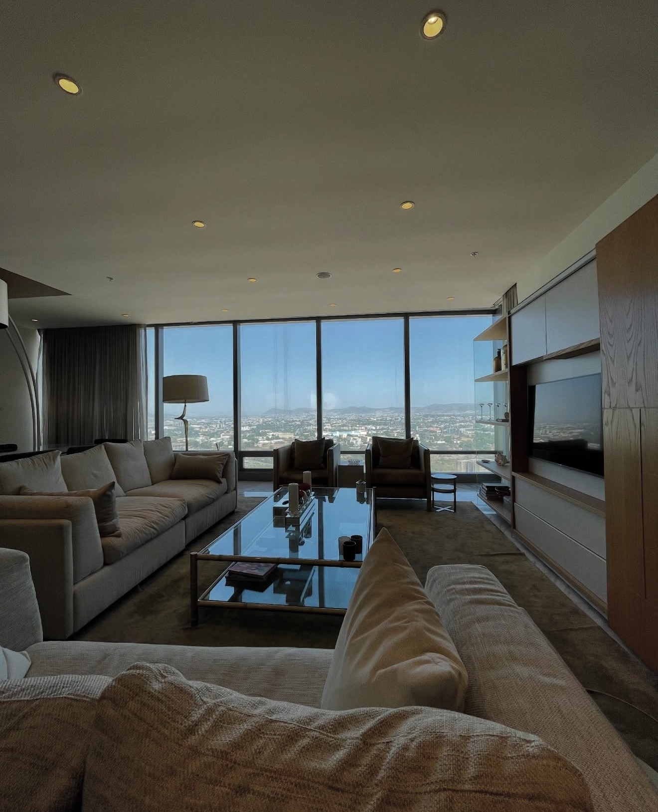 Light-filled two-and-three-bedroom apartment — photo 3