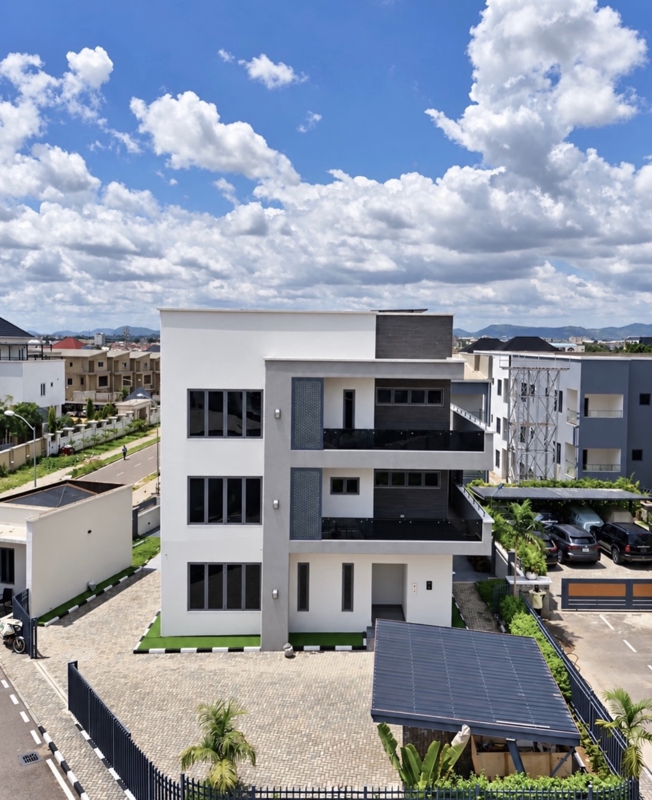 Wuye family residence with guest wing